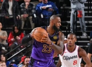 开云官网-快船完胜爵士，布克带队取胜