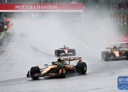 开云体育在线-梅赛德斯轻取法拉利，皮亚斯特里高光表现