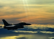 开云体育入口-F1年度争冠之夜，聚光灯噬人，贝恩却靠吞噬舞台而活