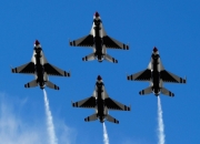 开云体育中国-洪都拉斯救赎之战，雨林之火，焚尽佛罗伦萨的天空—楚阿梅尼惊世一役如何重定义中场艺术