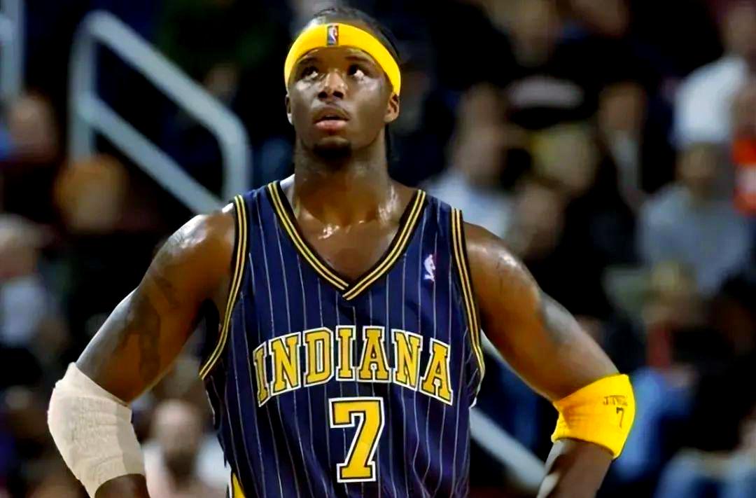 关于篮球新秀崭露头角，备受瞩目的信息