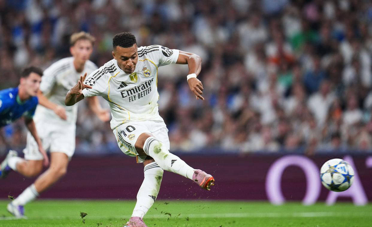 皇马客场逆转战胜对手，保持不败纪录的简单介绍