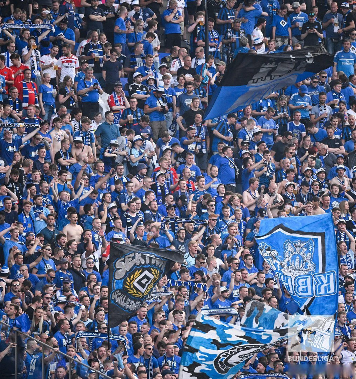 包含柏林赫塔客场大胜汉堡，稳定争冠态势的词条