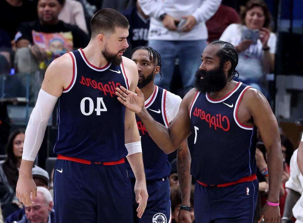 关于快船队主场气氛热烈引发狂欢的信息 关于快船队主场气氛热烈引发狂欢的信息