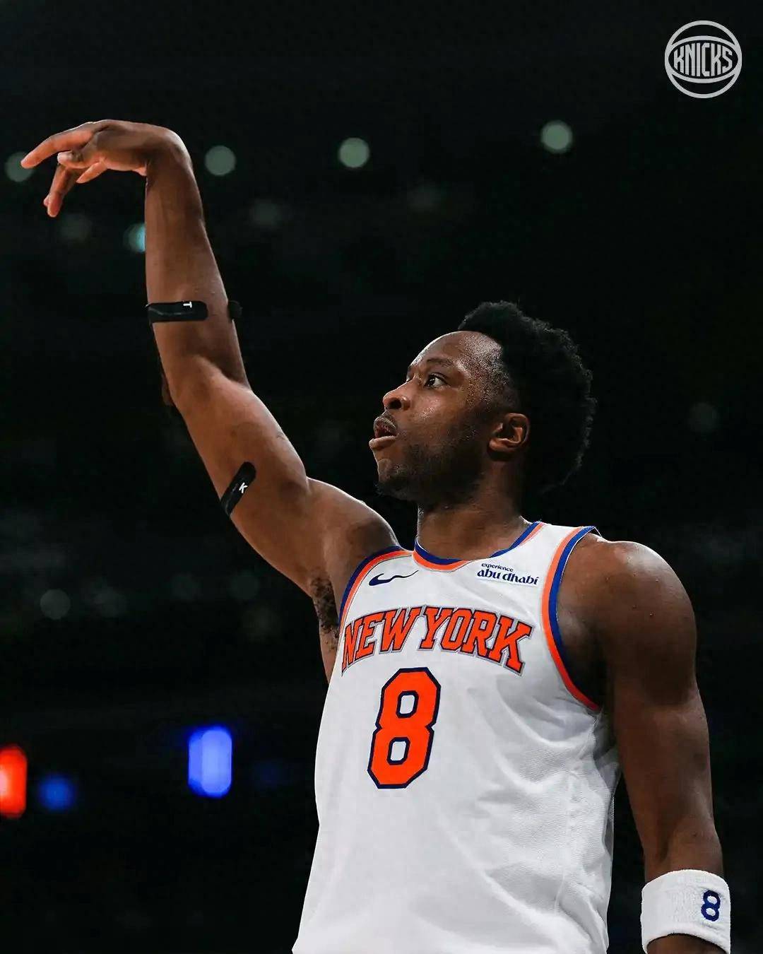 热火鏖战灰熊，米切尔高光表现