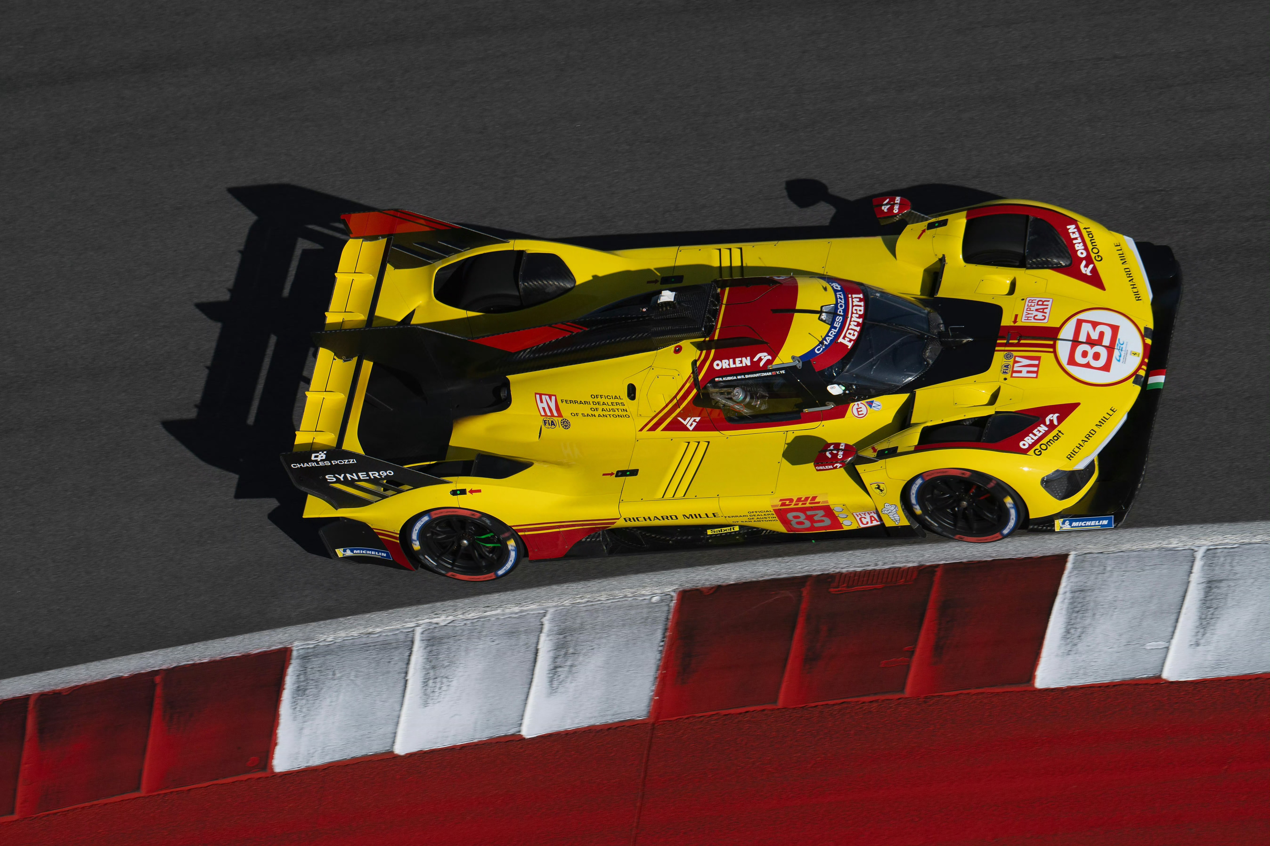 梅赛德斯轻取法拉利，皮亚斯特里高光表现