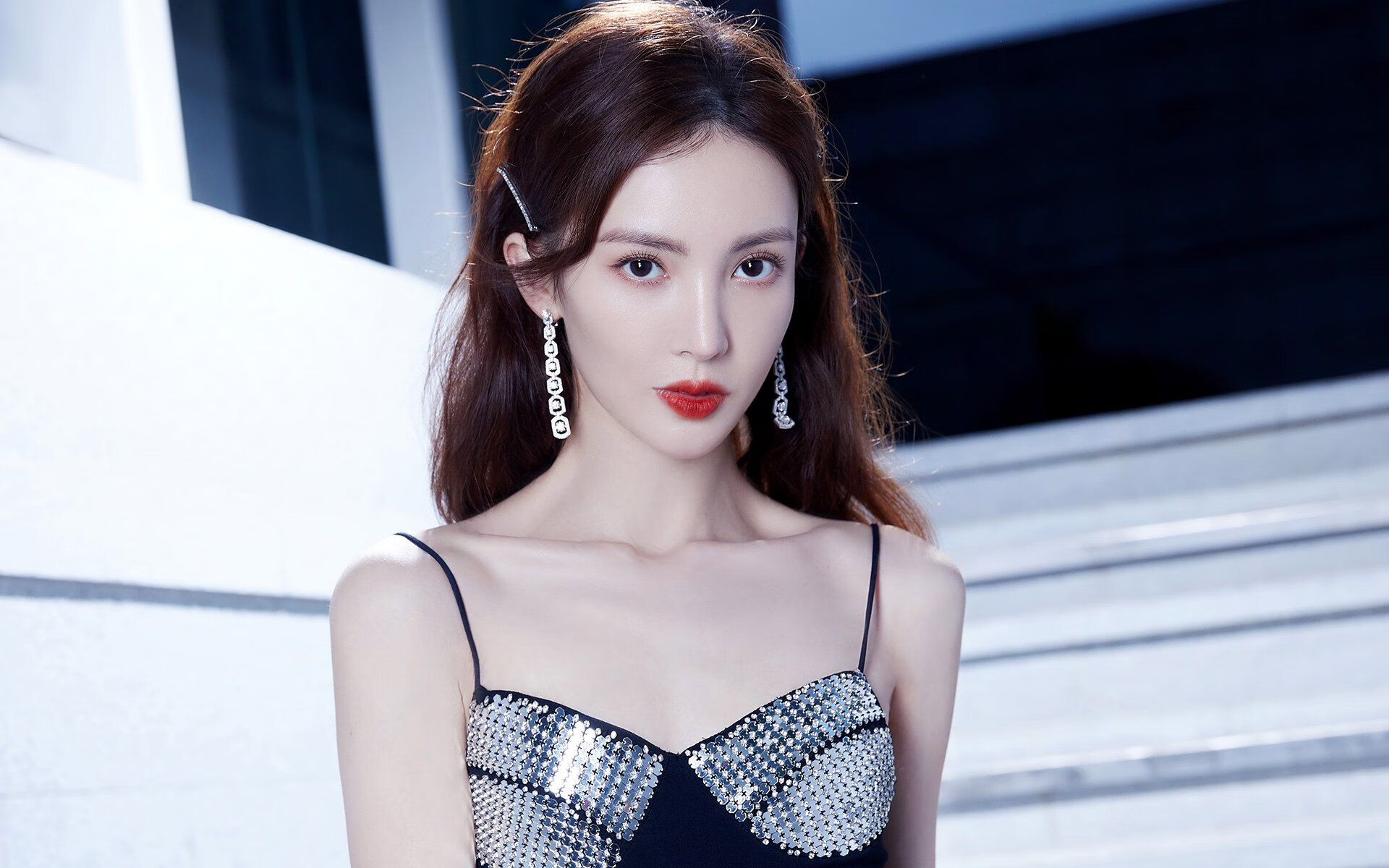 跨越东西半球的争冠号角，英超激战与太阳晋级的双重焦点