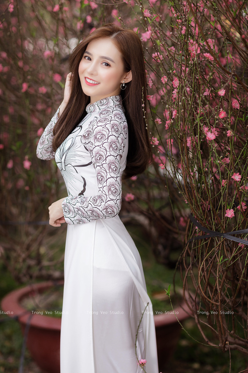 当利拉德的三分箭射穿两个世界，那记压哨球如何点燃了一场跨次元篮球战争？