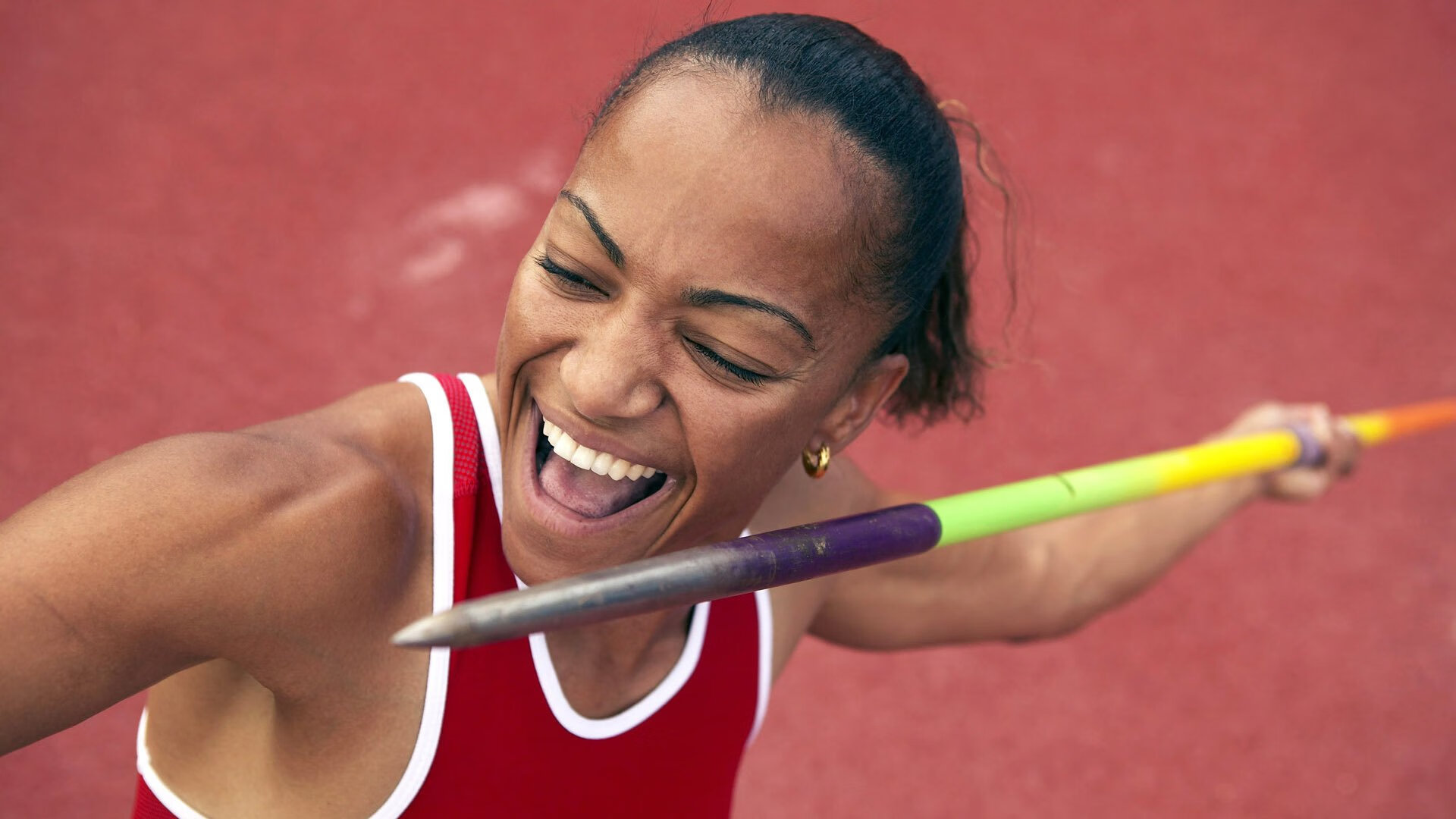 压力淬火成星光，霍勒迪于篮网对阵公牛的暗夜中，完成一场寂静的爆发