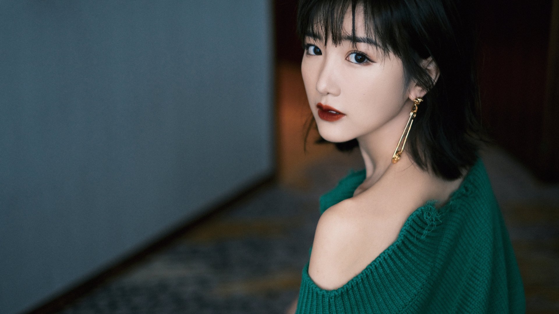 重构中场秩序，从卡马文加到丹麦胜利，现代足球的战术革命