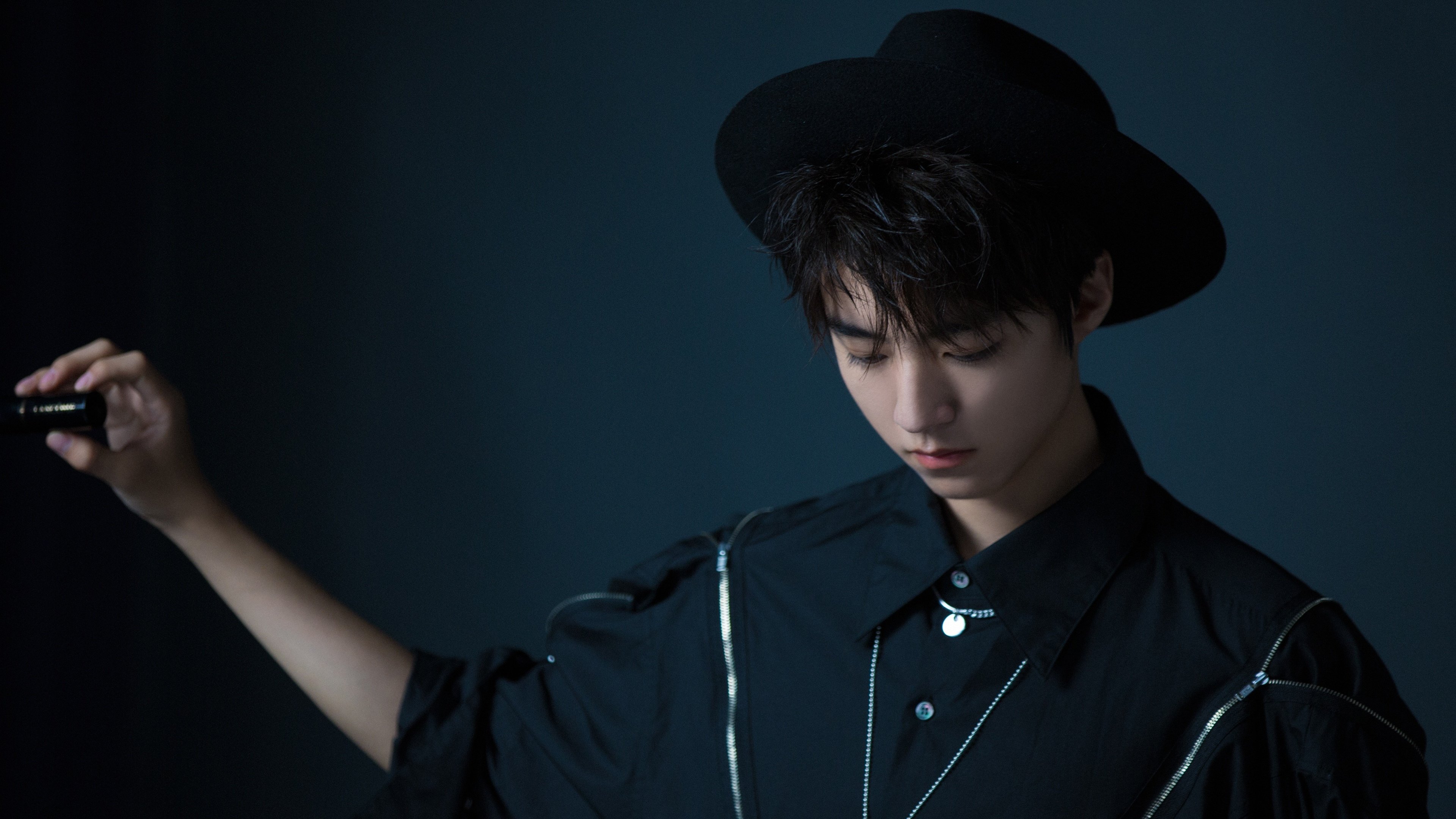 北极光与南十字星下，当基米希的纪录掠过奥斯陆的雨夜