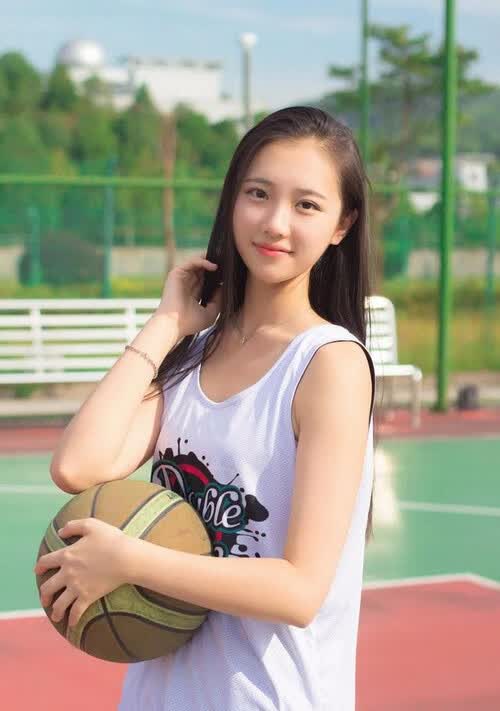 这是一篇为您定制的文章，涵盖了从标题构思到正文撰写的完整内容。文章融合了足球比赛的戏剧性与文学性的描述，旨在体现唯一性的核心—一场不可复制的、充满宿命感的复仇之战